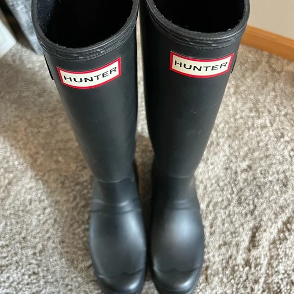 Hunter Classic Black Waterproof Boots - Picture 2 of 4
